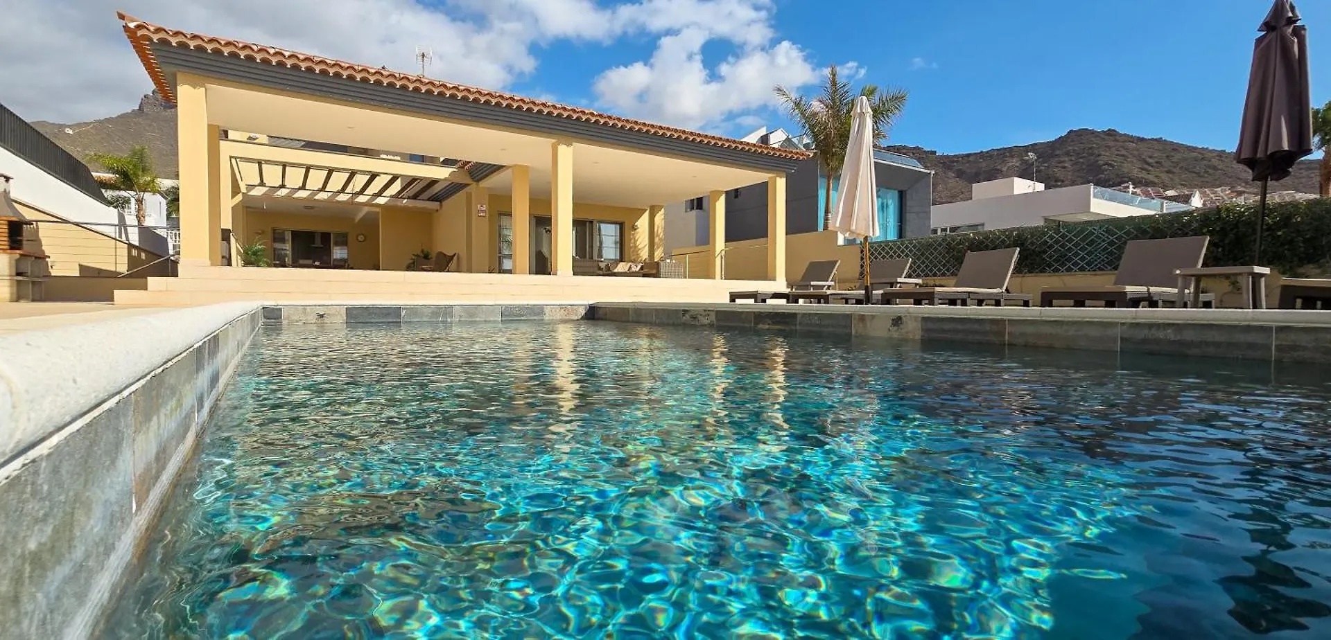 5 Bedrooms Villa Costa Adeje 0*, אדחה